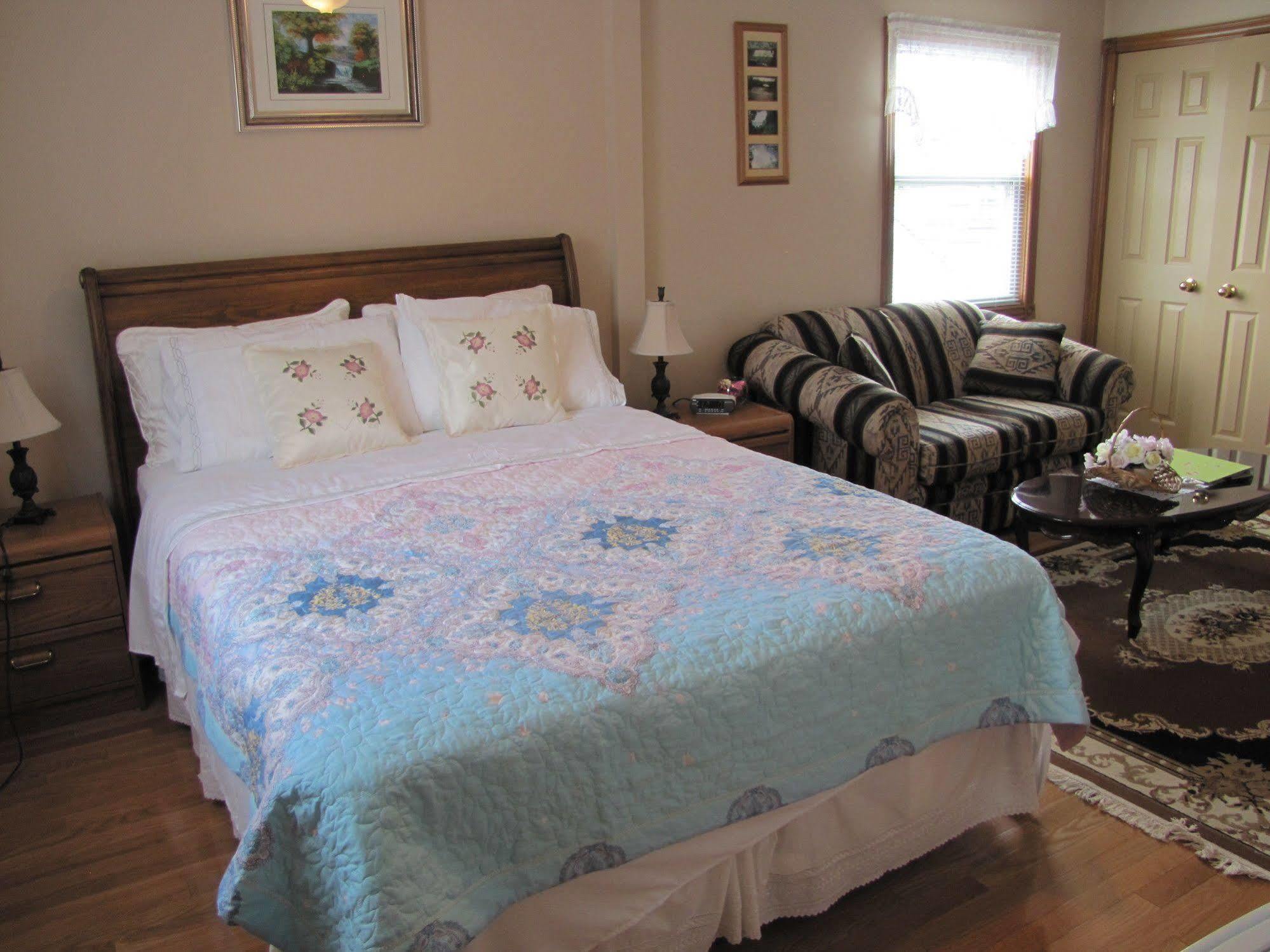 Anna's 3* Niagara Falls